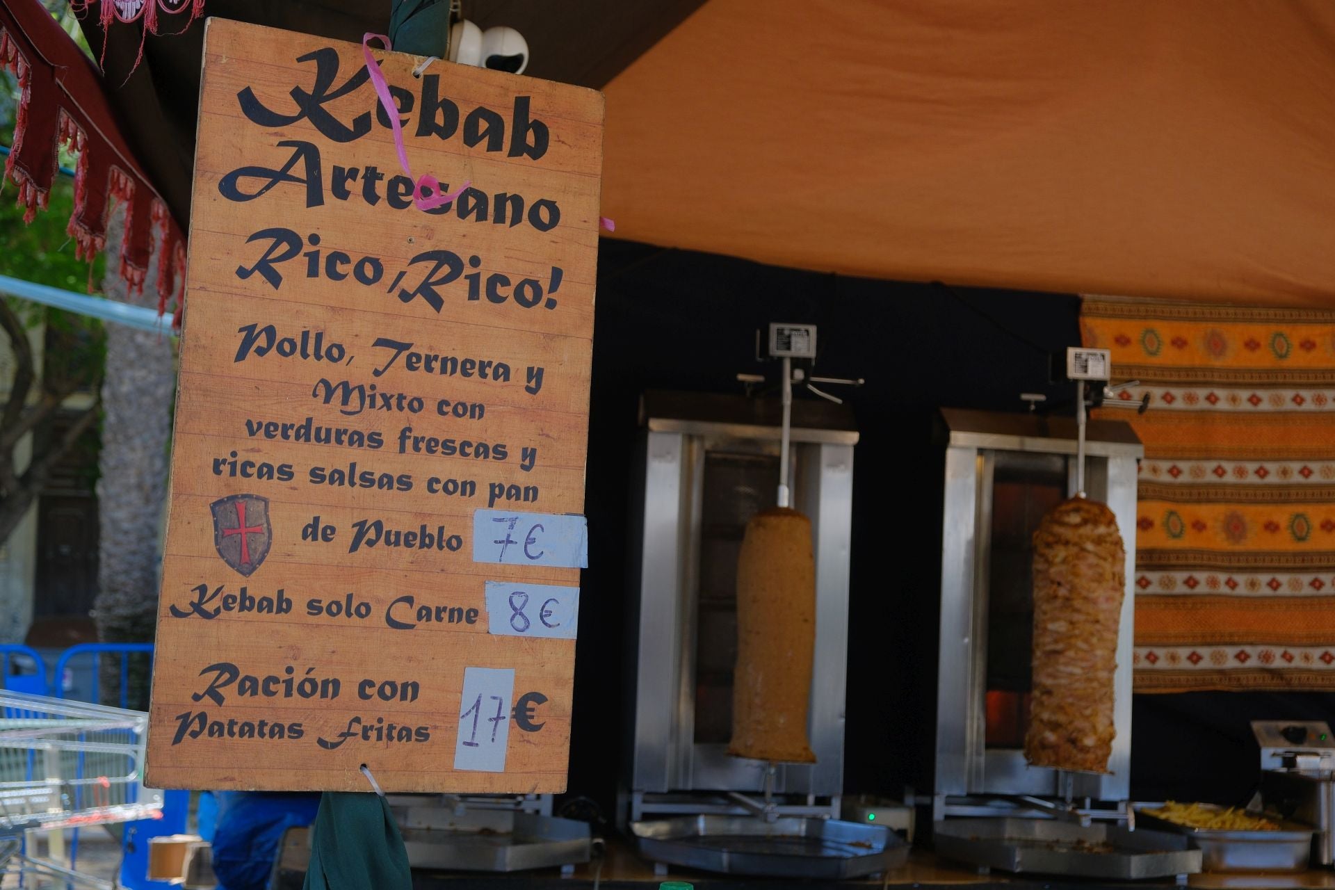 El paseo de Canalejas se transforma en el gran zoco árabe de Alicante