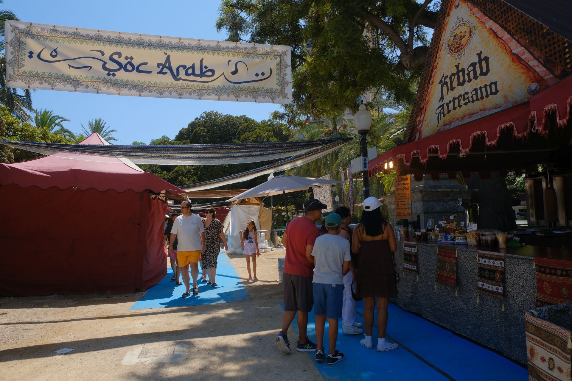 El paseo de Canalejas se transforma en el gran zoco árabe de Alicante