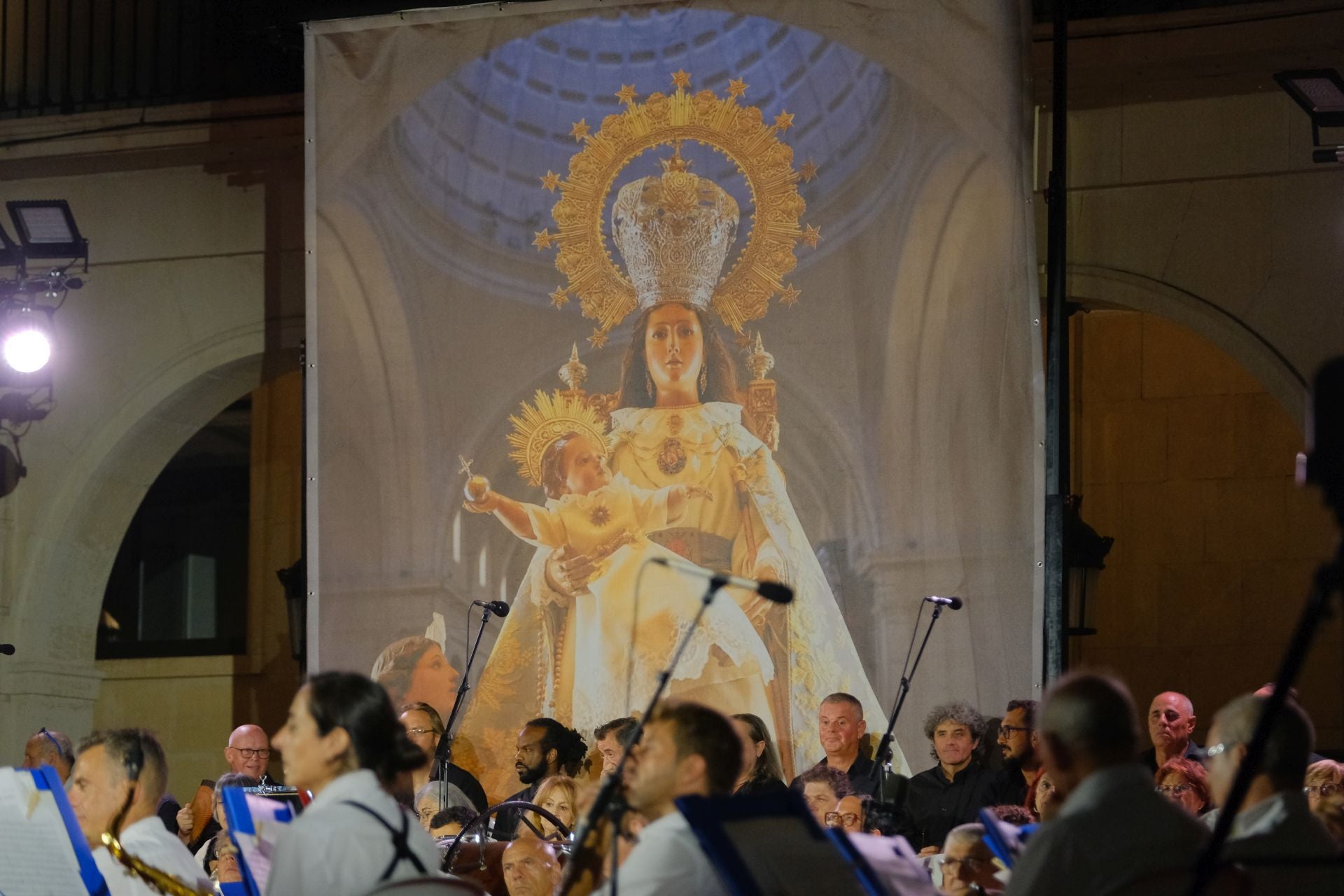 Alicante se emociona con la Alborada a la Virgen del Remedio