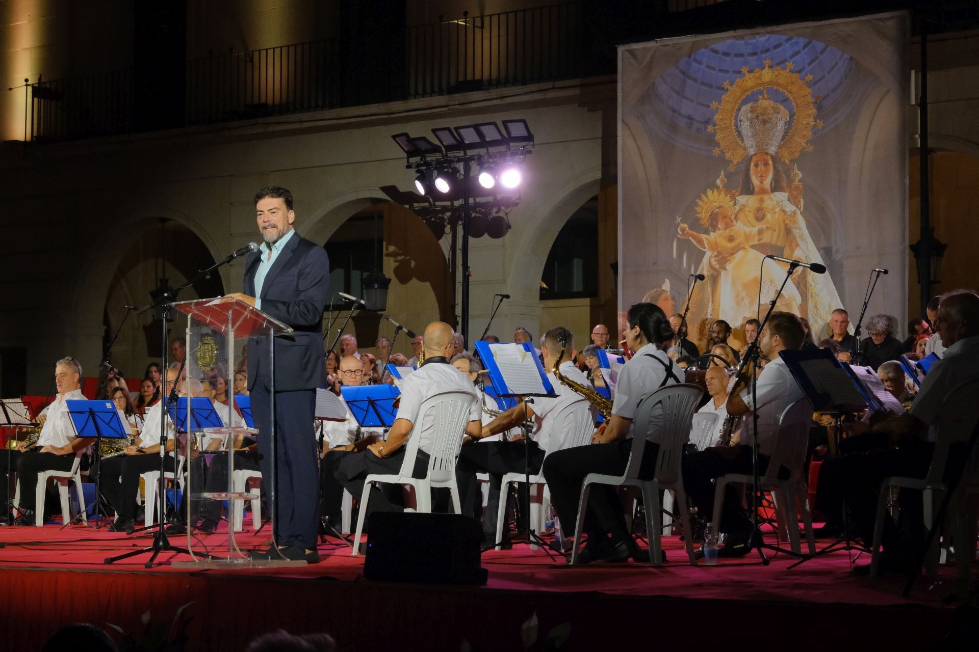 Alicante se emociona con la Alborada a la Virgen del Remedio