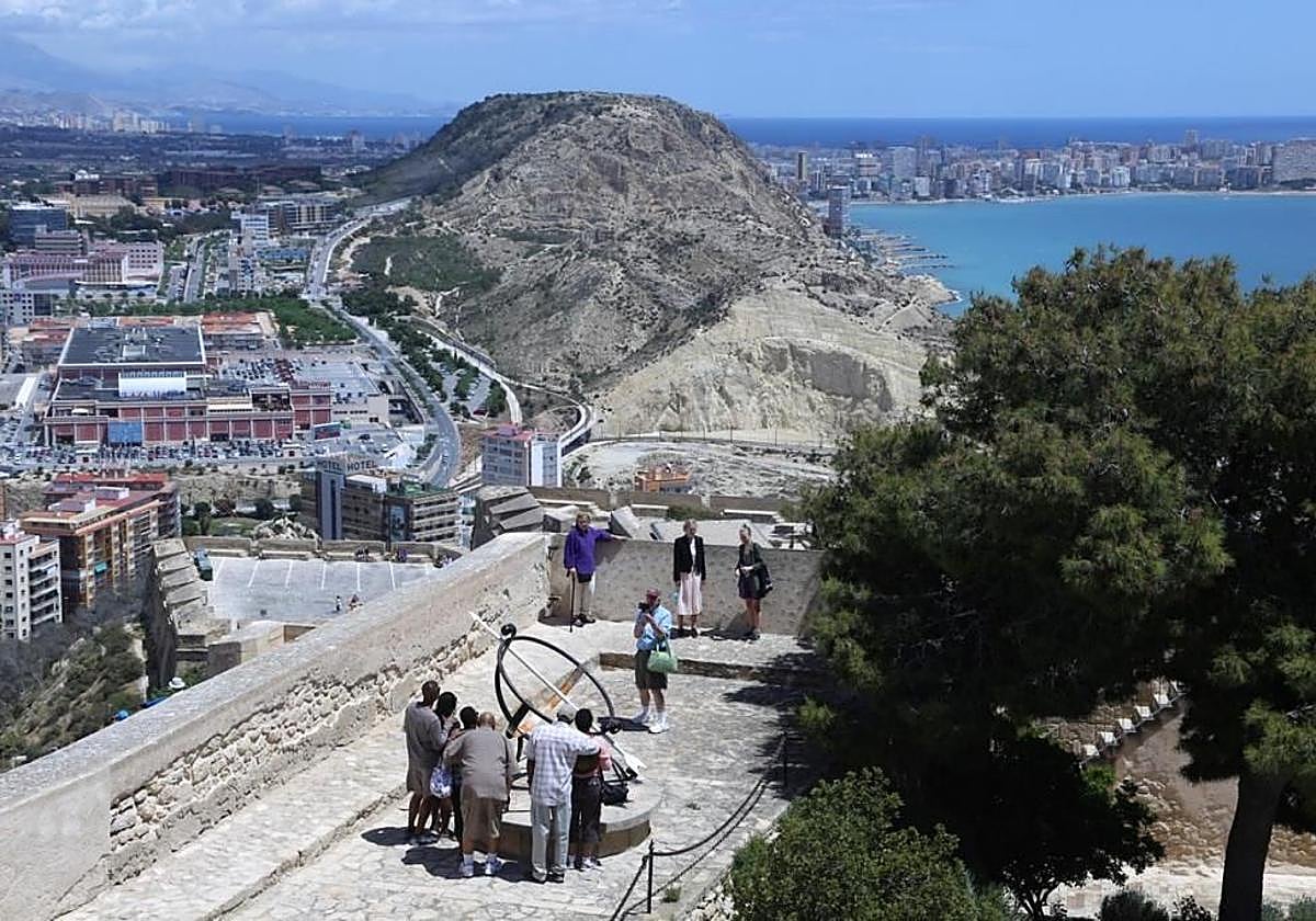 Baluarte del castillo de Santa Bárbara.