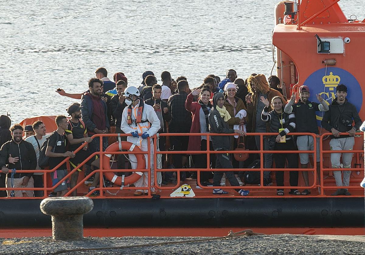 Embarcación con migrantes llegados a las Islas Canarias.