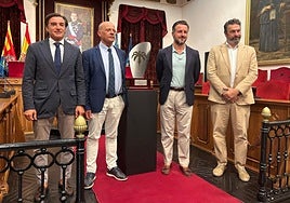 Los presidentes de ambos clubes, a la izquierda, junto al alcalde y el concejal de Deportes de Elche.