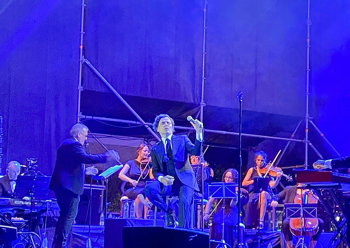 Imagen secundaria 1 - Diego Ramos revive a Julio Iglesias en Jardines de Abril