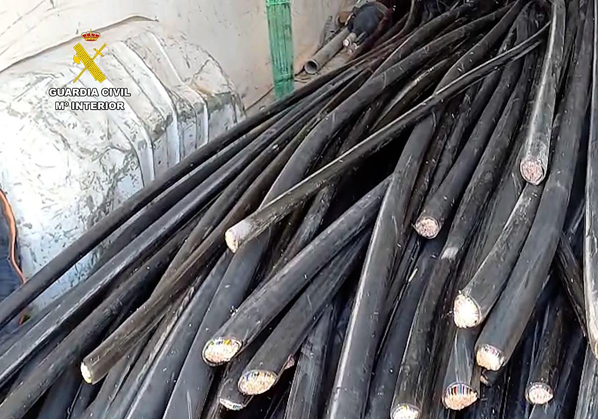 Imagen principal - Detalles de la actuación de la Guardia Civil. 