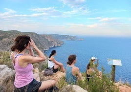 Meditación en un municipio de Alicante.