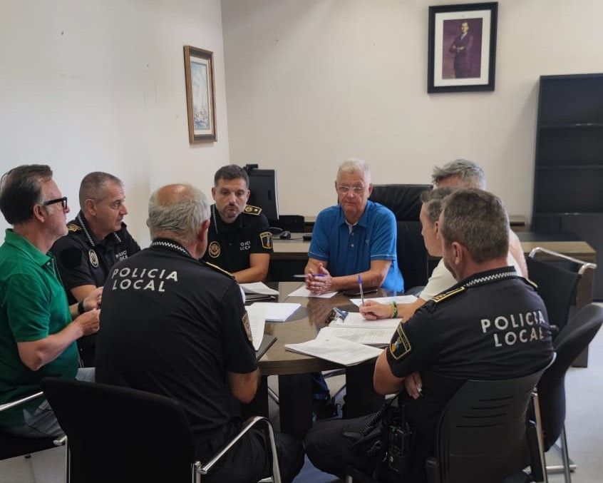 Reunión de Ayuntamiento y Policía
