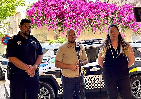 Las autoridades presentan los nuevos vehículos