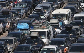 Imagen de archivo de coches en la OPE.