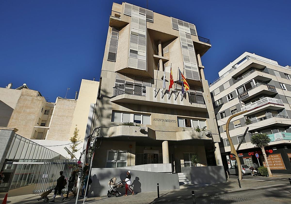 Fachada del Ayuntamiento de Torrevieja