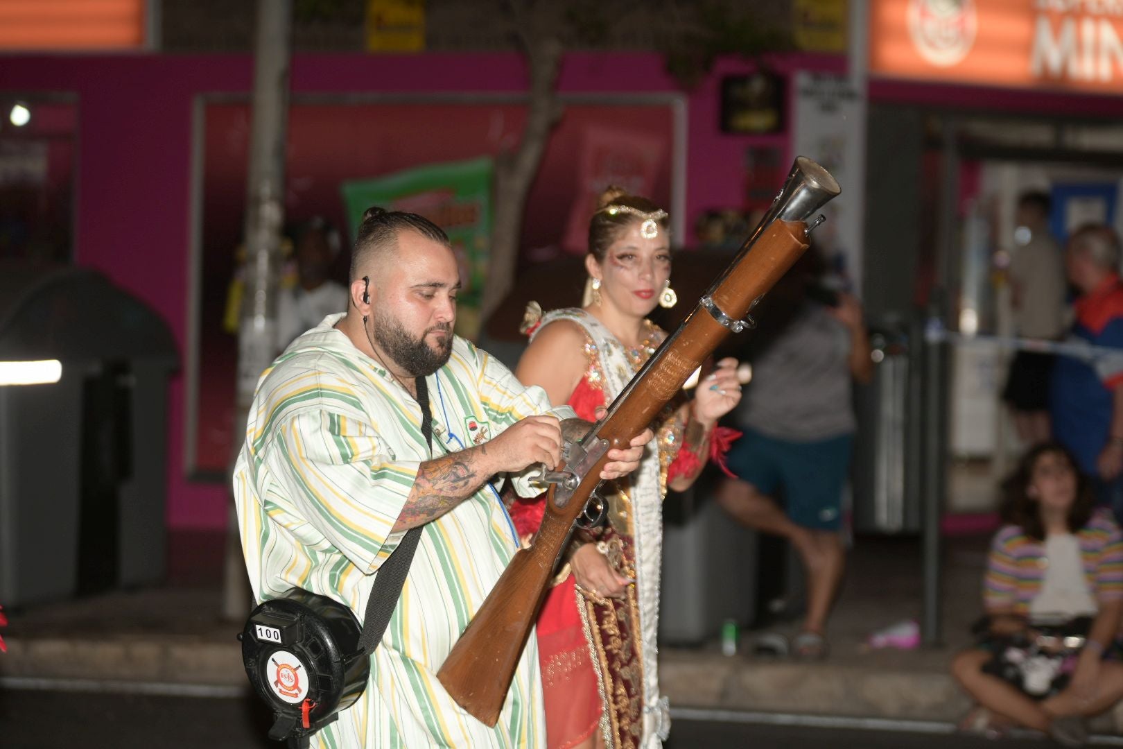 La Embajadada Mora hace vibrar Altozano al ritmo de las marchas