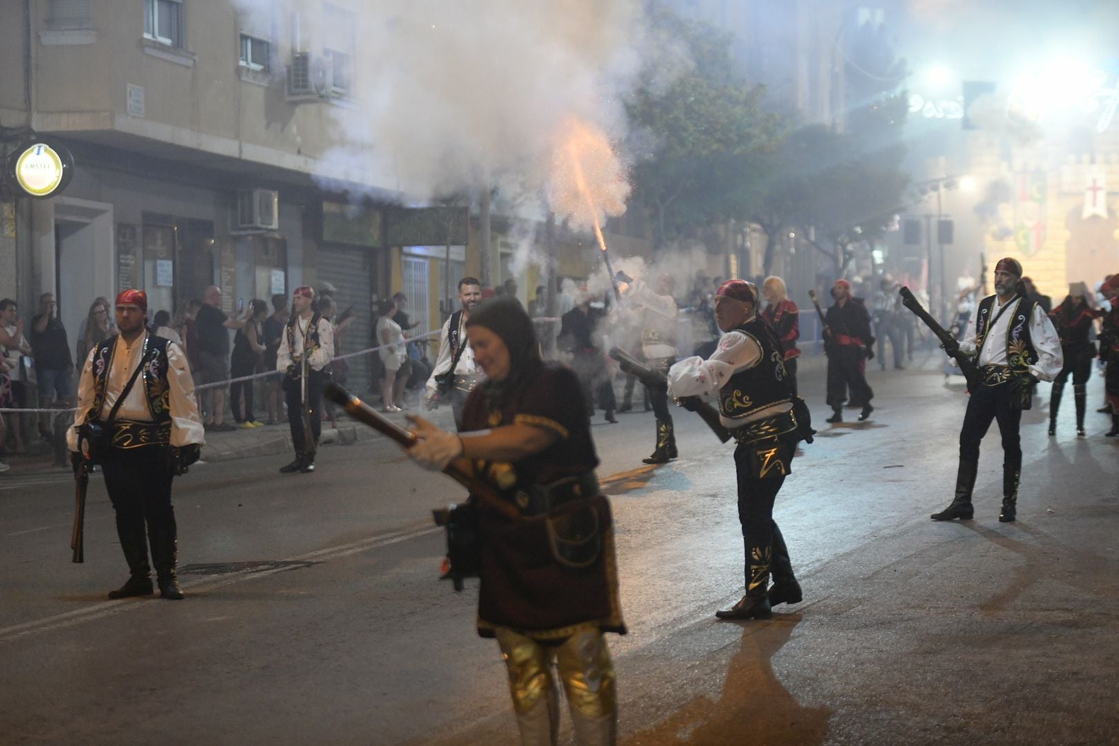 La Embajadada Mora hace vibrar Altozano al ritmo de las marchas