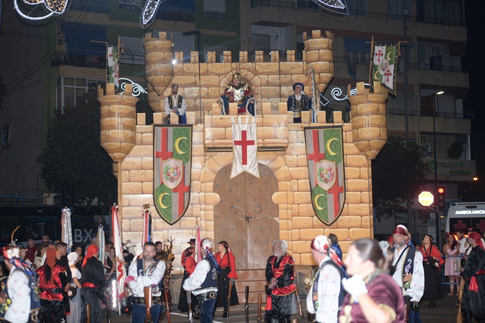 La Embajadada Mora hace vibrar Altozano al ritmo de las marchas