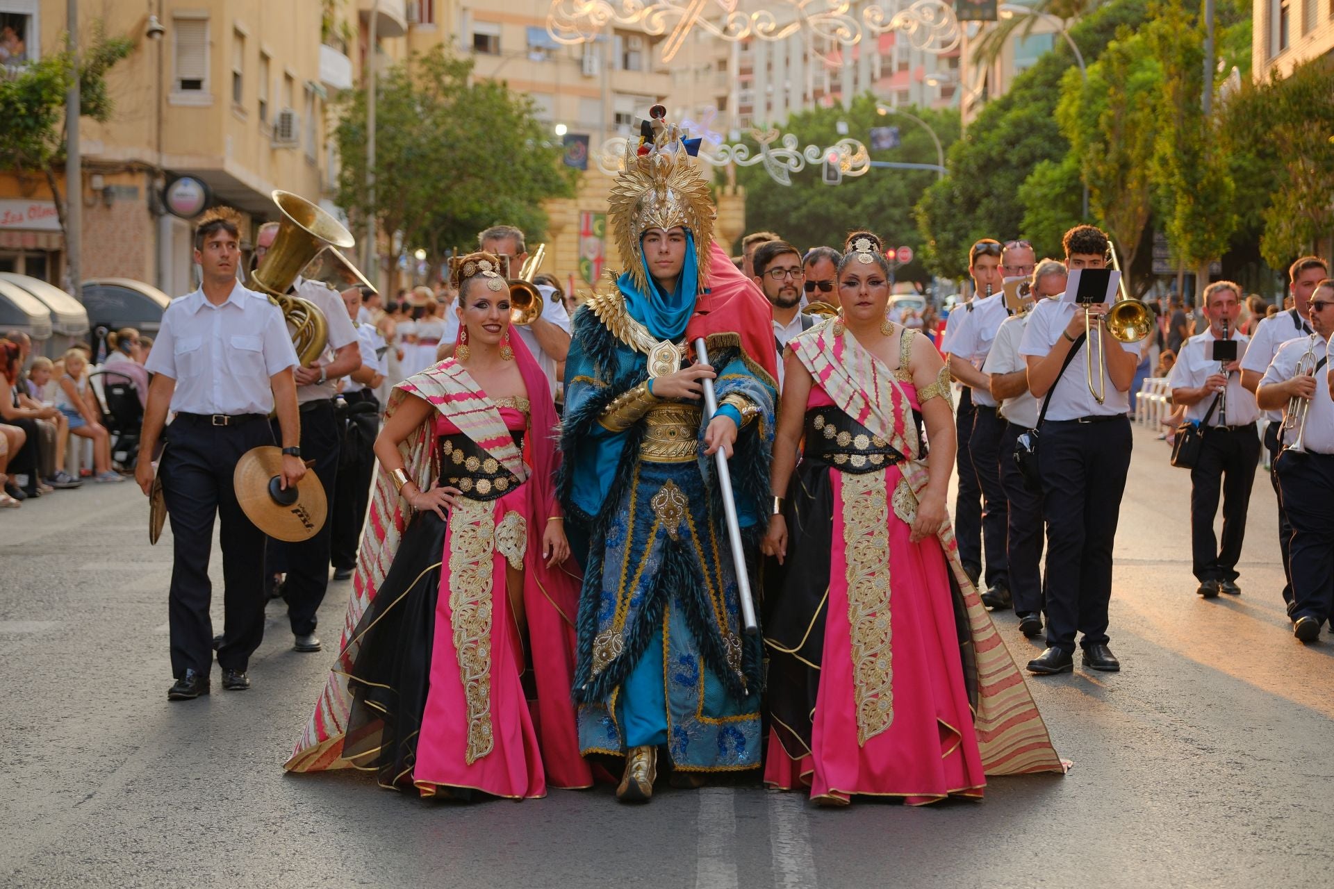 La Entrada Mora de Altozano llena de color el barrio