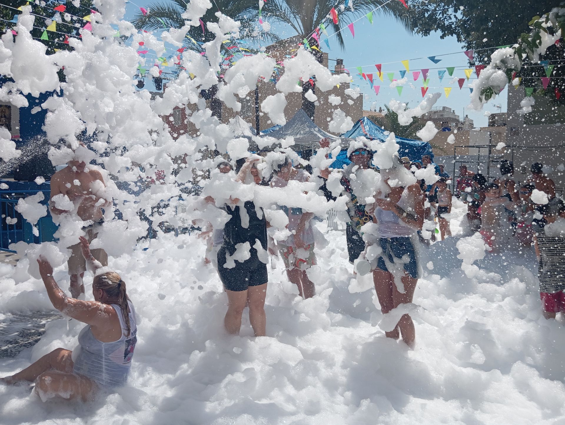 Así han vivido en San Roque la tradicional banyà y la fiesta de la espuma