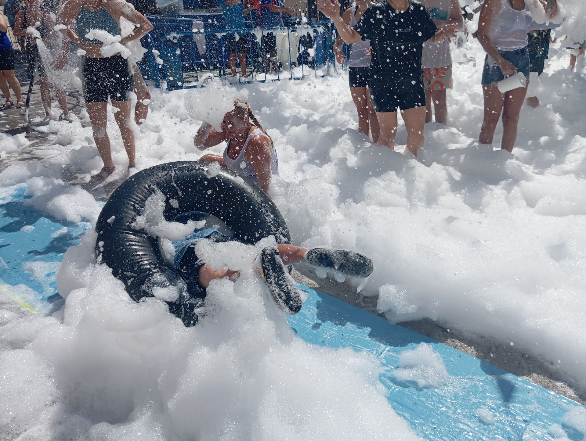 Así han vivido en San Roque la tradicional banyà y la fiesta de la espuma