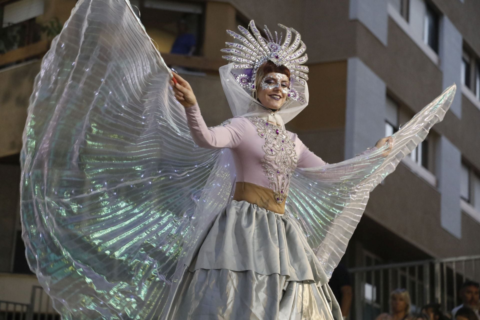 Los Moros y Cristianos de Dénia brillan en su desfile de Gala