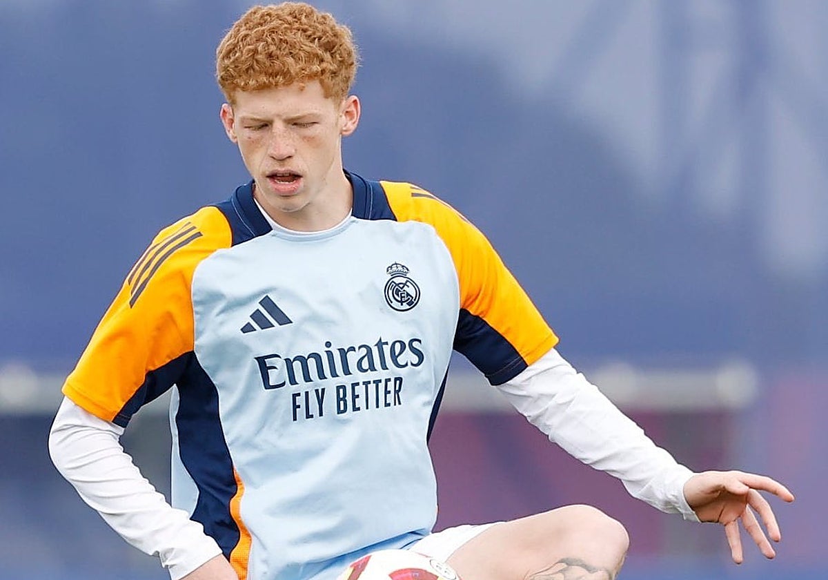 Jeremy de León, durante un entrenamiento con el Real Madrid.