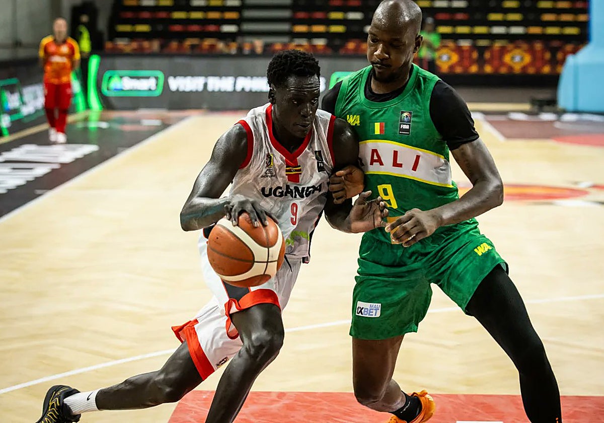 Penetración de Deng Geu con su selección frente a Mali.