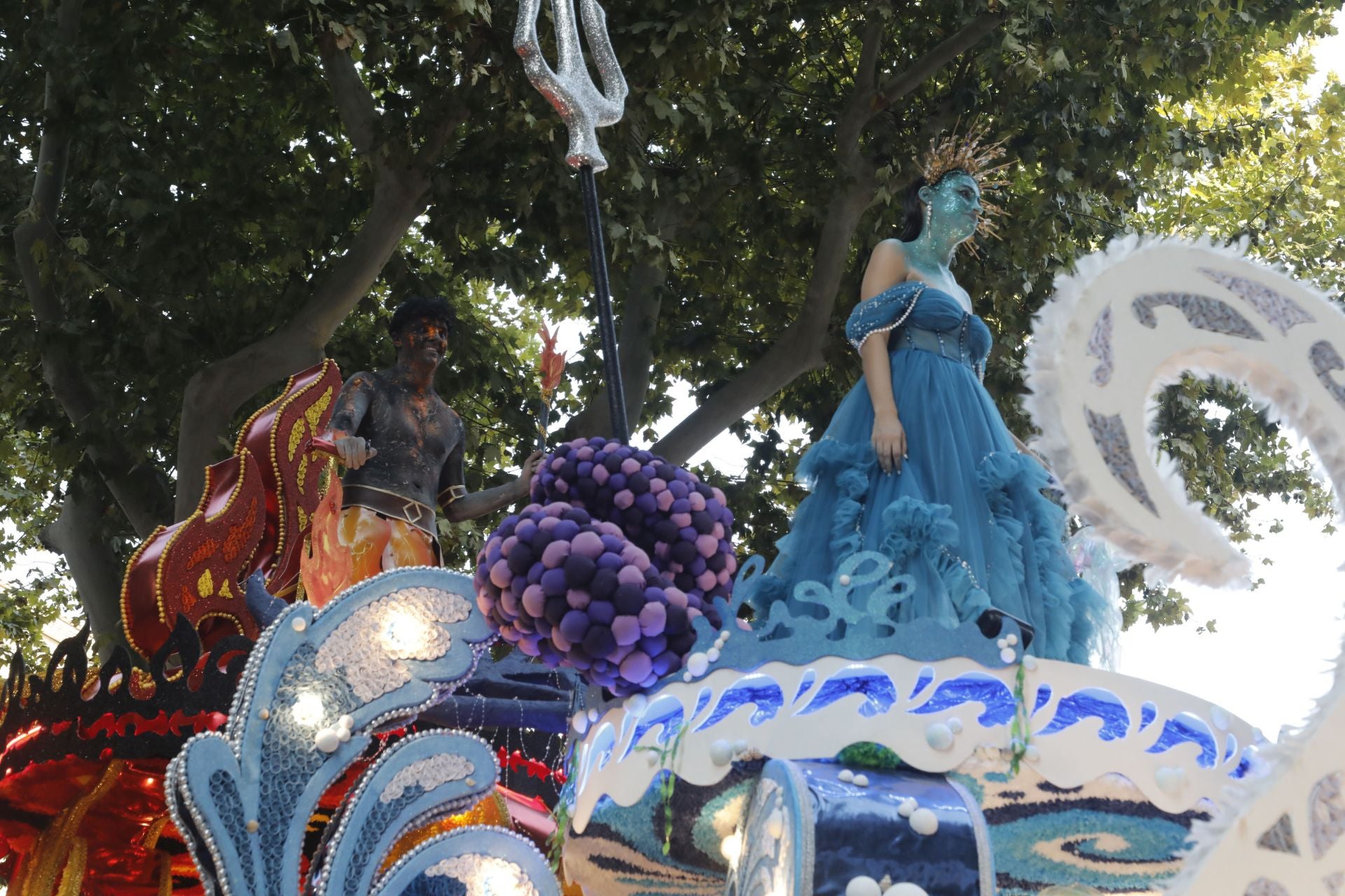 El desfile de carrozas de Dénia, en imágenes