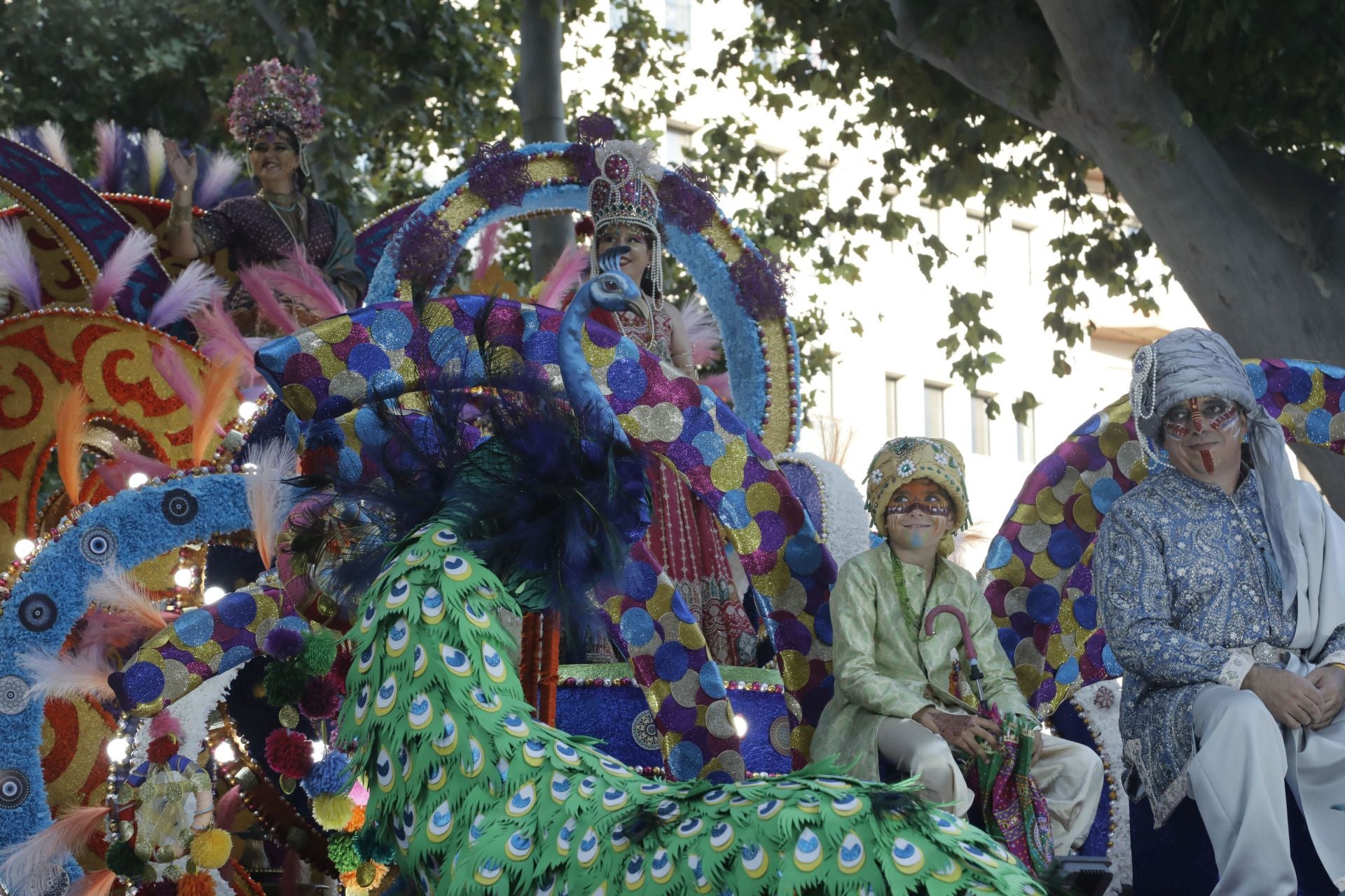 El desfile de carrozas de Dénia, en imágenes