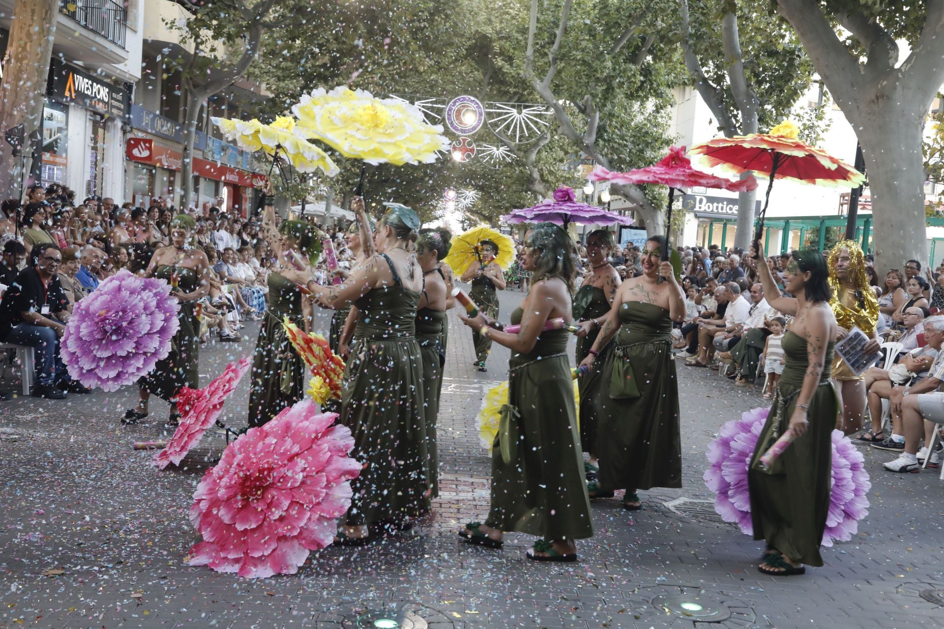 El desfile de carrozas de Dénia, en imágenes