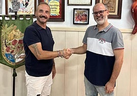 El artista Javier Gómez Morollón y el presidente de Polígono de San Blas, Néstor Álvarez..