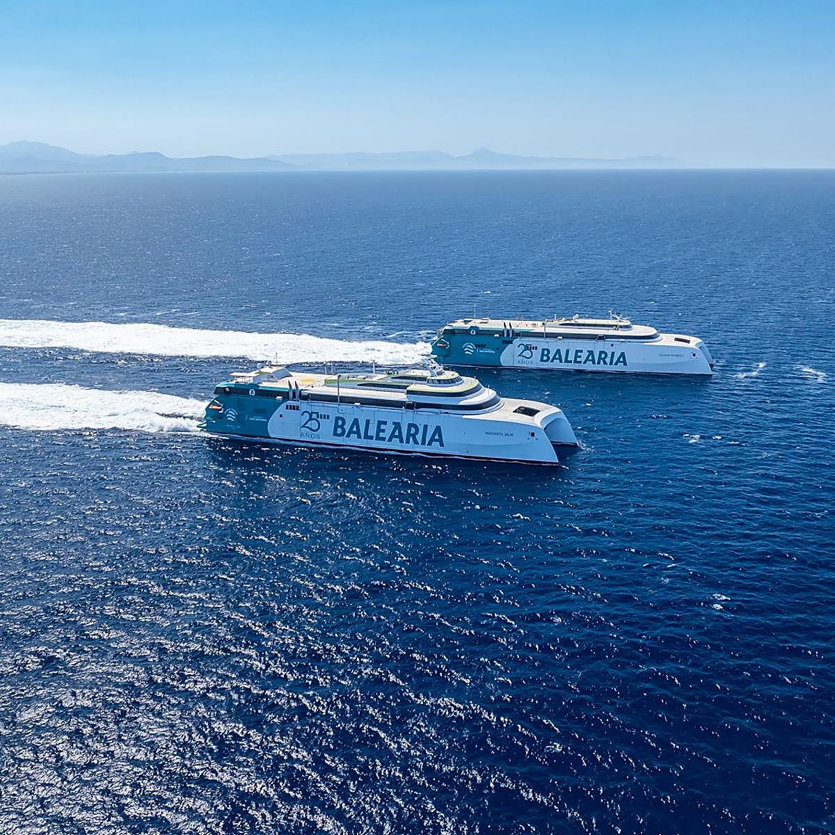 Imagen principal - Baleària se impone a Boluda y se hace con la naviera Armas Trasmediterránea en busca del liderazgo del sector