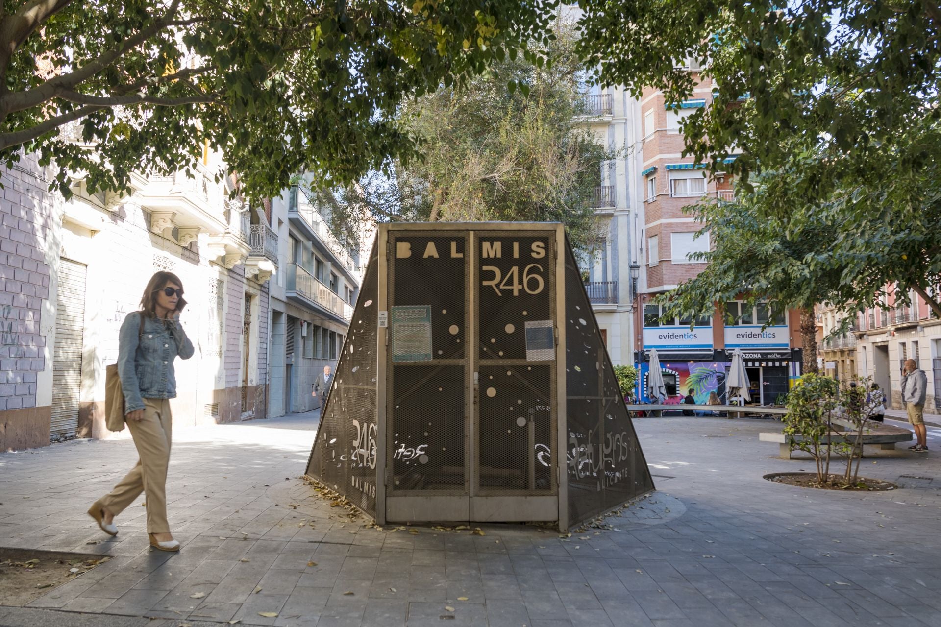 Entrada al refugio de la plaza Balmis de Alicante.