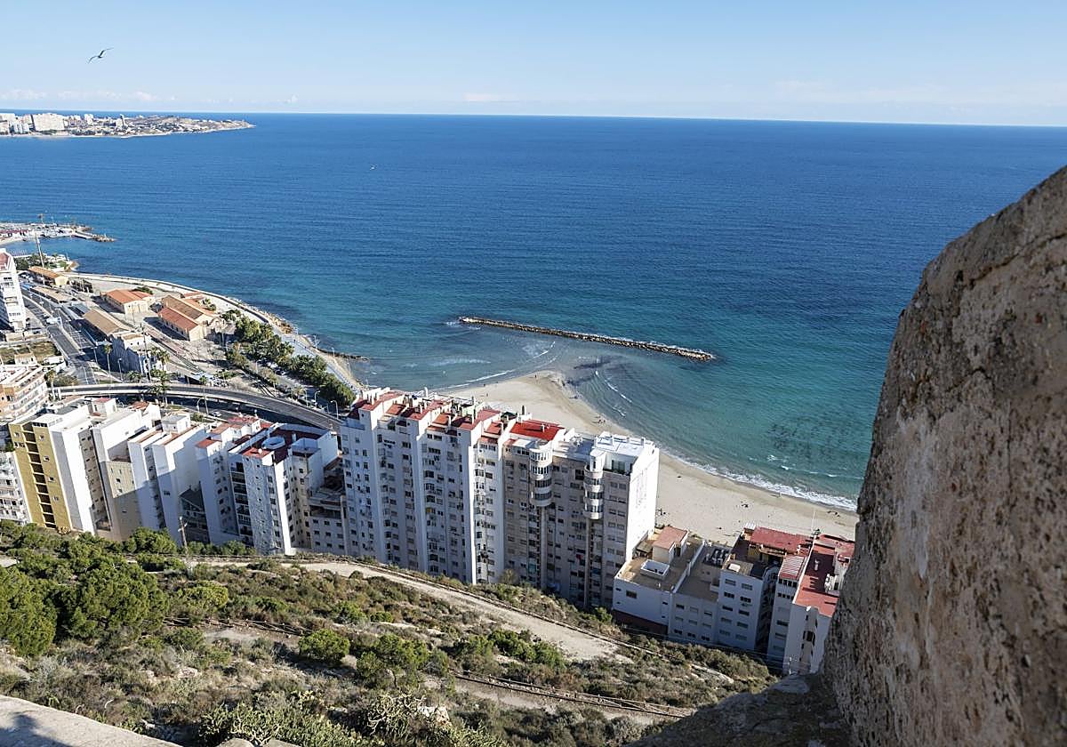 Vista de Alicante desde el Castillo de Santa Bárbara.