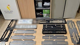 Matrículas requisadas por la Guardia Civil.