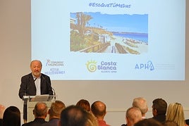 El presidente de Apha, Luis Castillo, en la presentación de la nueva campaña contra la turismofobia.
