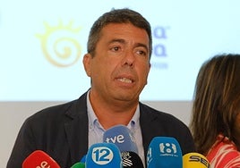 El presidente de la Generalitat, Carlos Mazón, este lunes en una comparecencia ante los medios en Alicante.