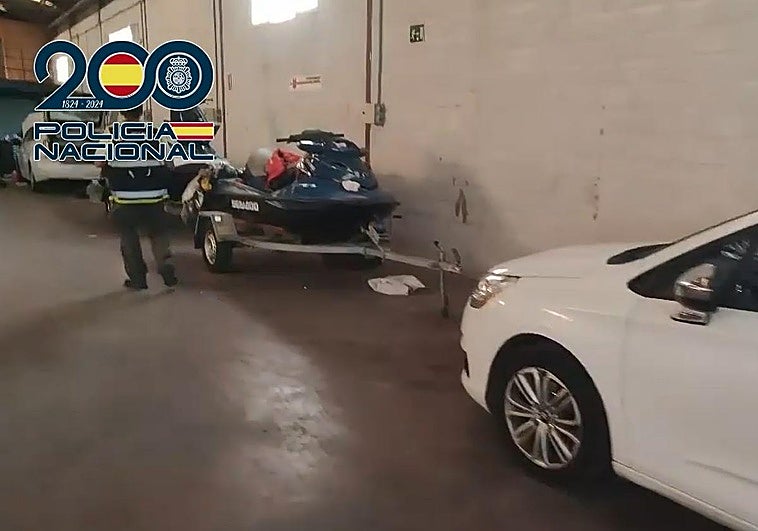 Algunos de los vehículos intervenidos por la policía.