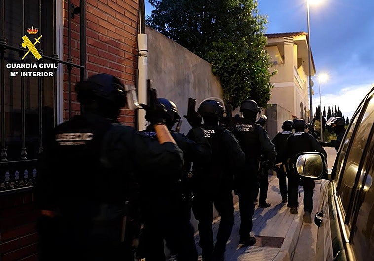 Imágenes de la operación que ha tumbado la organización criminal que operaba desde la Vega Baja.