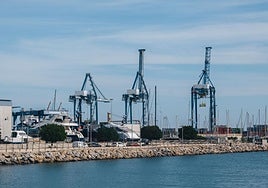 Grúas en el puerto de Alicante.