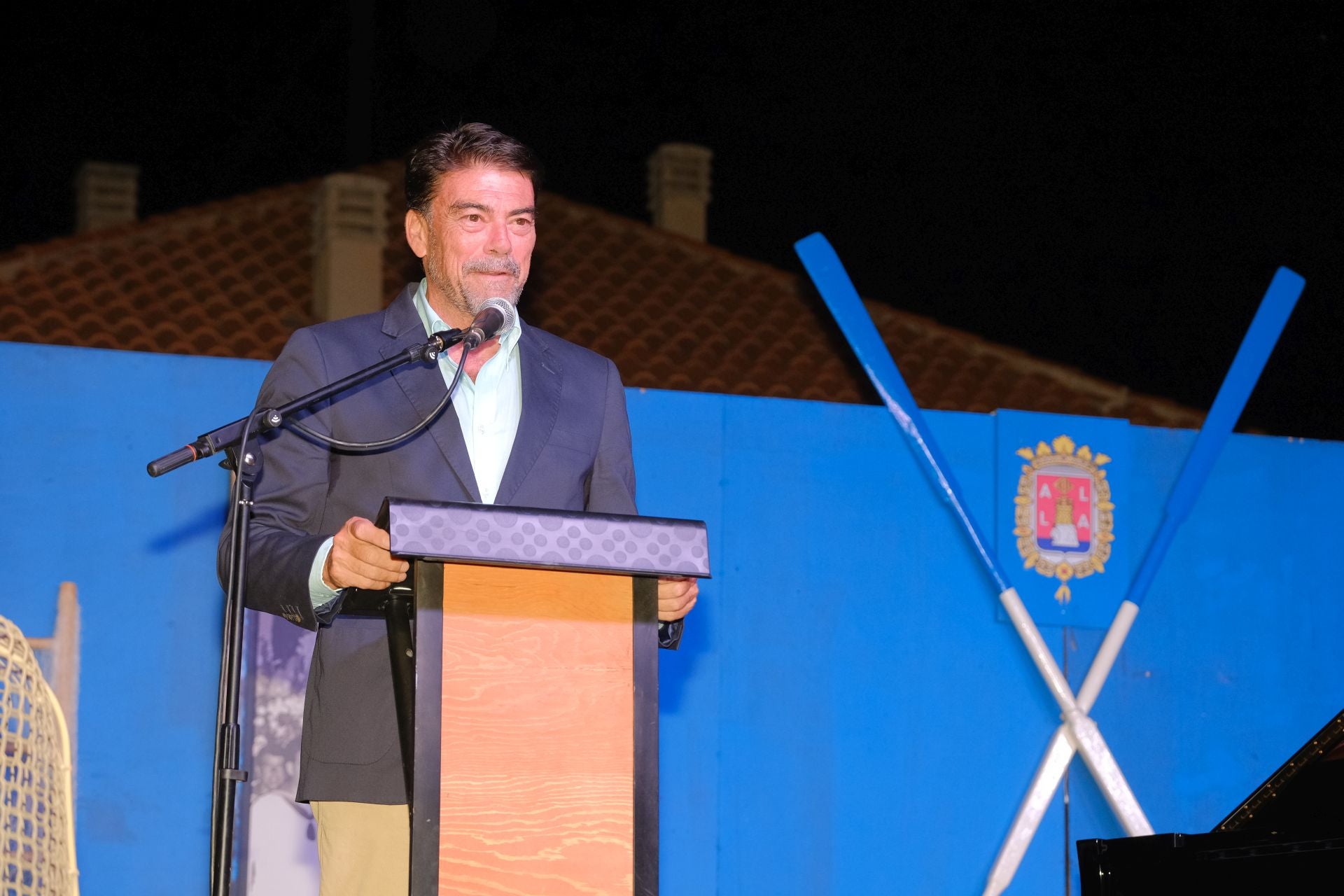 El pregón y el engalanado de calles marcan el inicio de las fiestas del Raval Roig