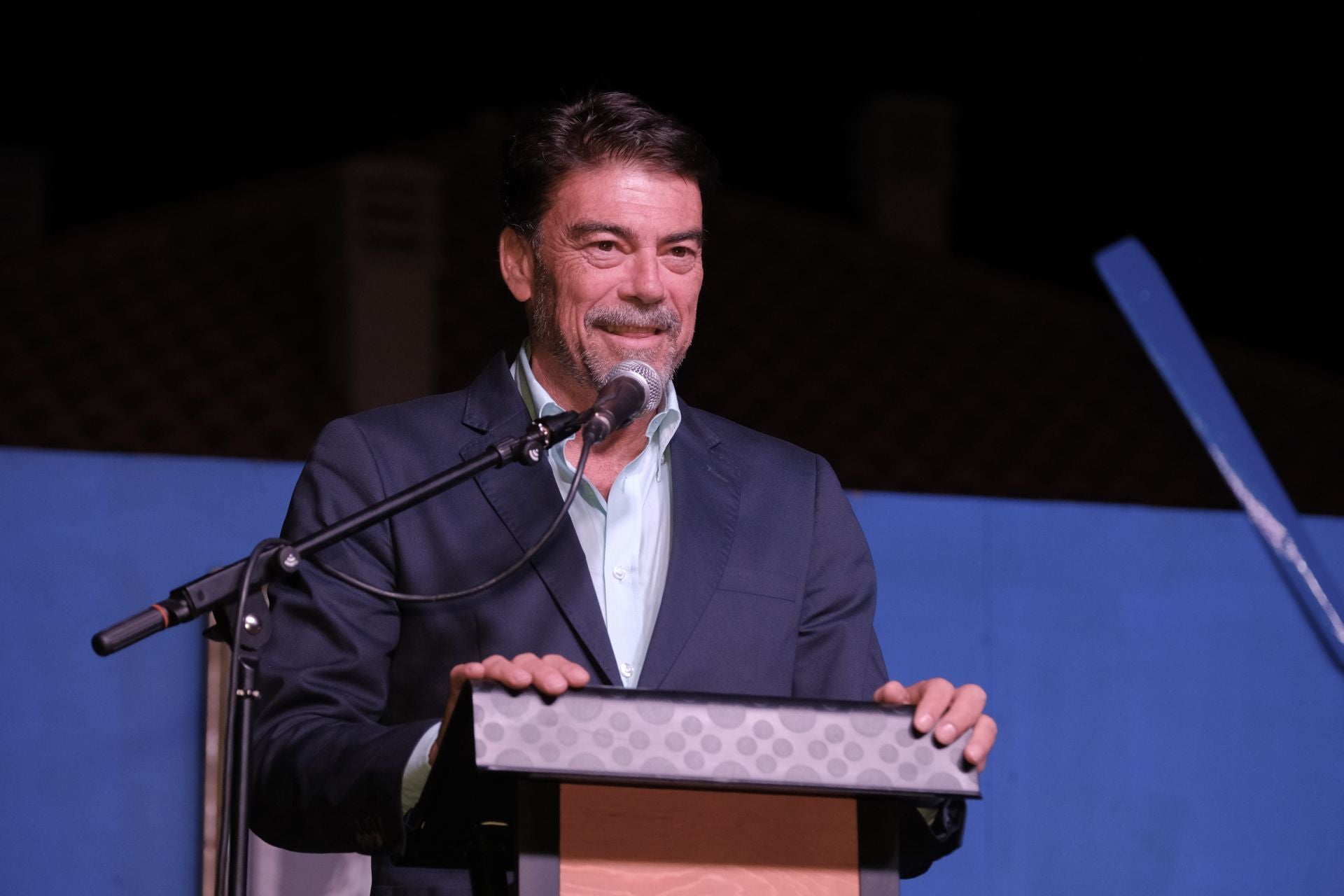 El pregón y el engalanado de calles marcan el inicio de las fiestas del Raval Roig