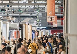 El sector del calzado alicantino prepara sus colecciones para la cita internacional en Italia.