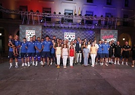 Presentación del EÓN en la plaza del Ayuntamiento de Alicante.