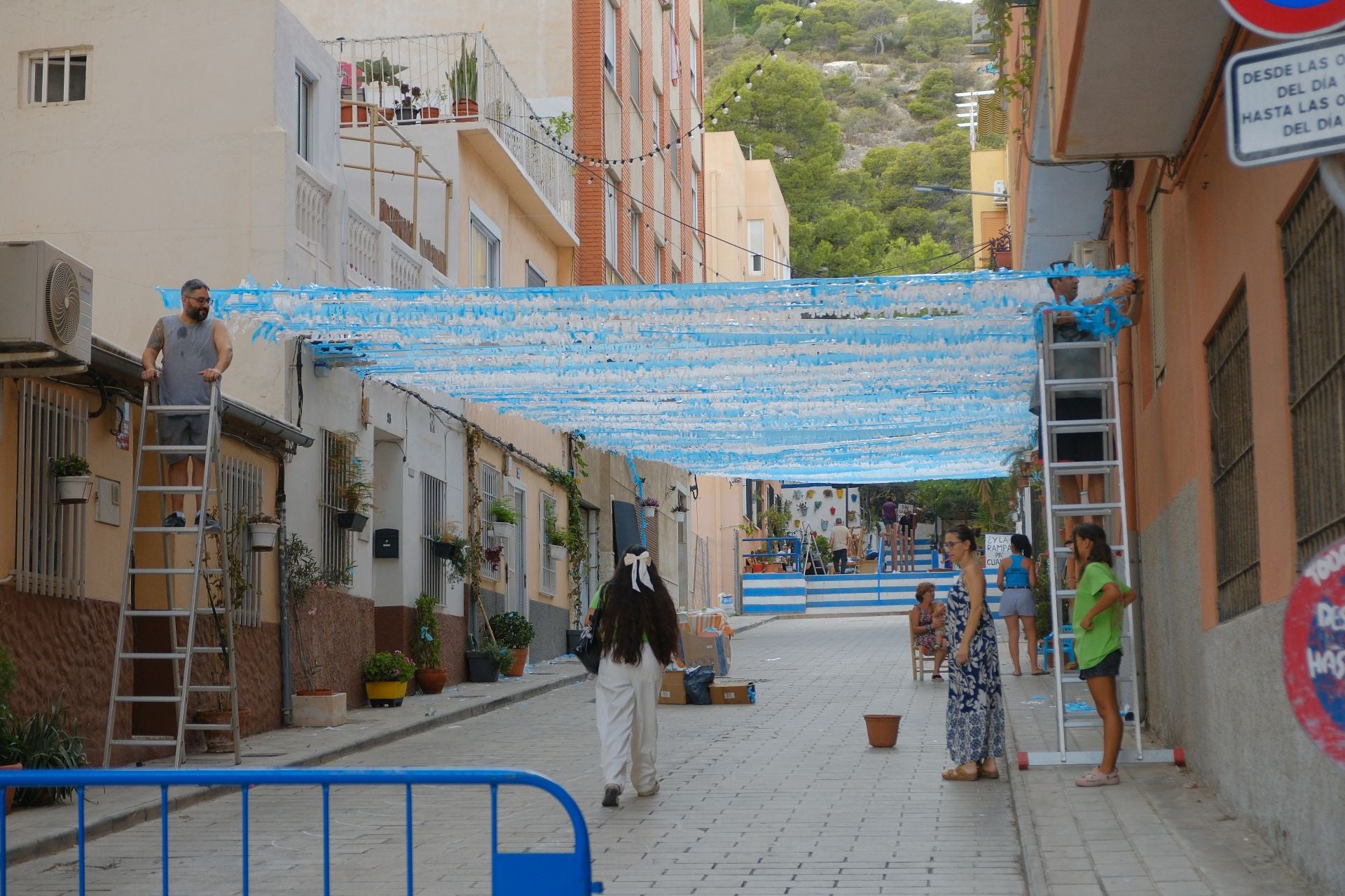 El pregón y el engalanado de calles marcan el inicio de las fiestas del Raval Roig