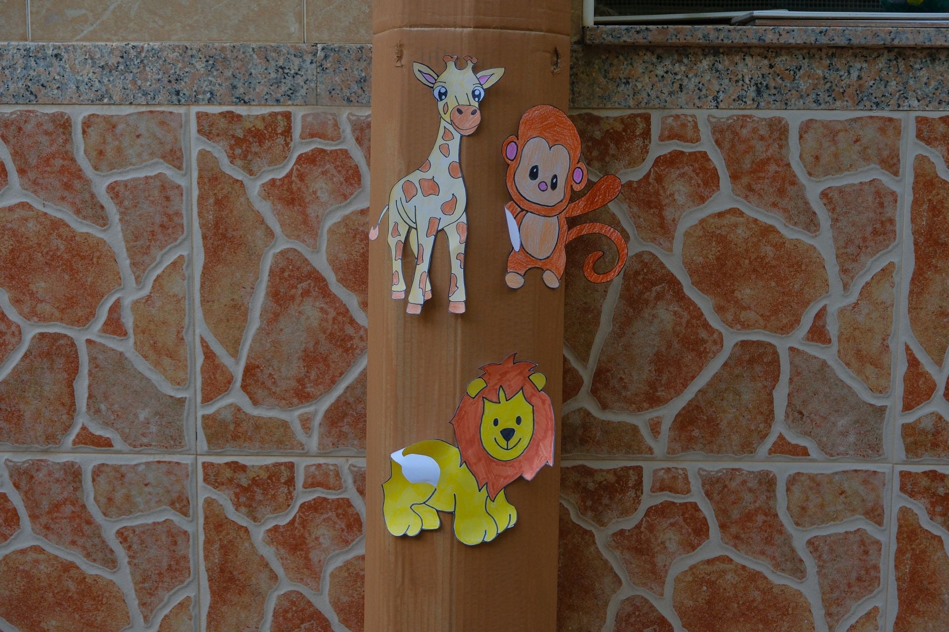 El pregón y el engalanado de calles marcan el inicio de las fiestas del Raval Roig