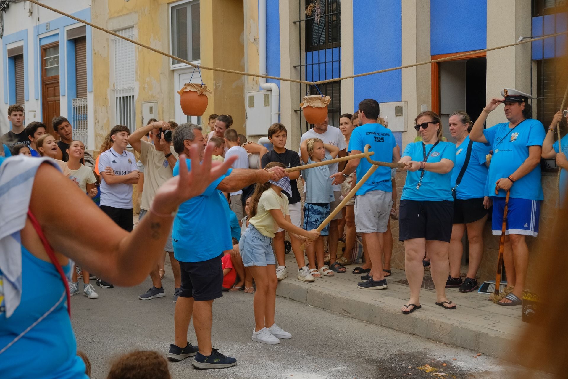 El Raval Roig sigue de fiesta: juegos populares y chocolatada