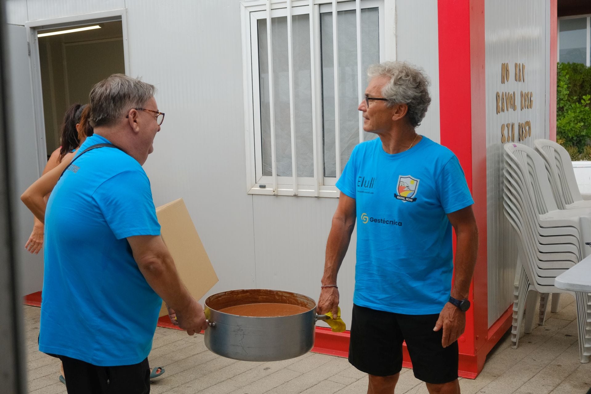 El Raval Roig sigue de fiesta: juegos populares y chocolatada