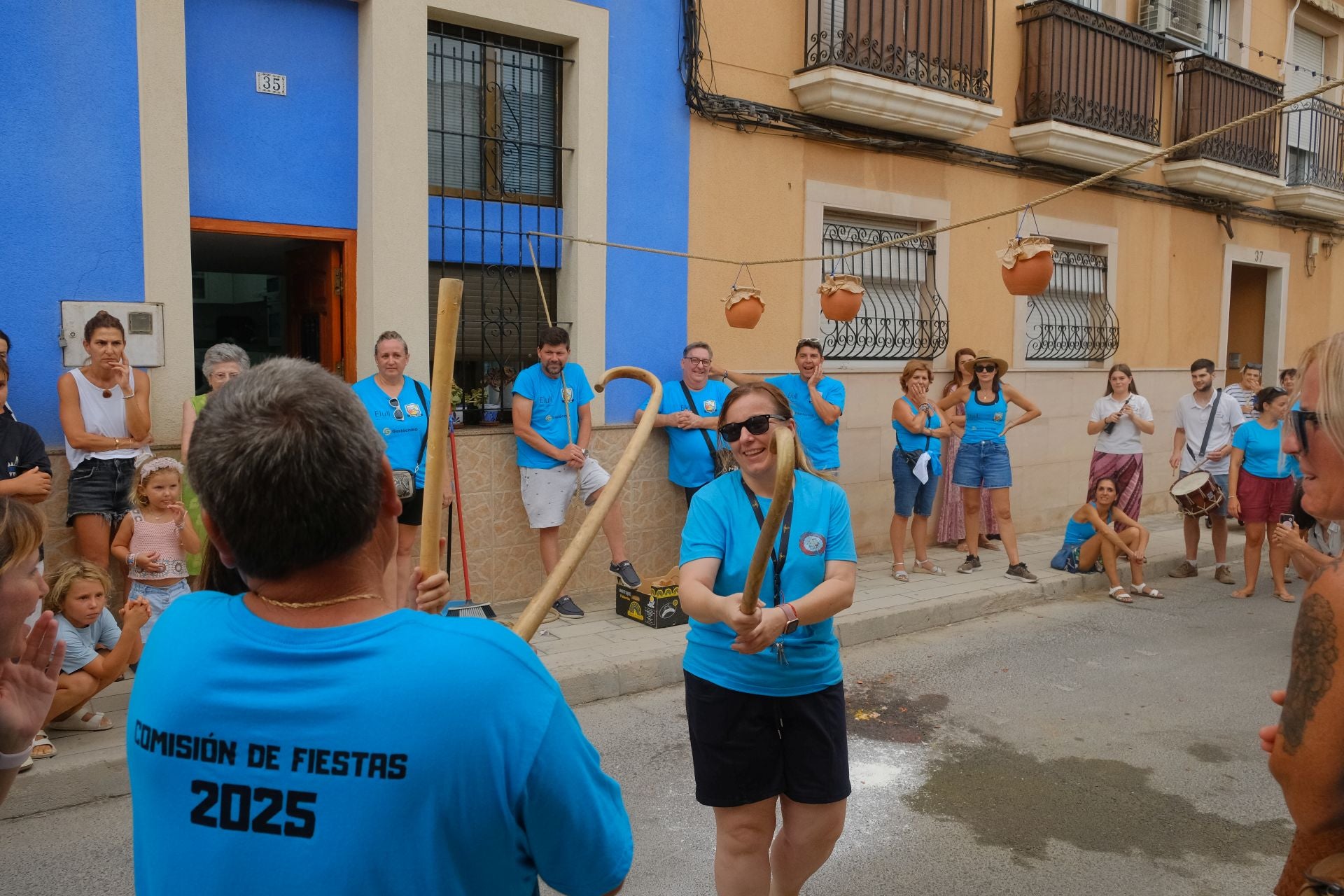 El Raval Roig sigue de fiesta: juegos populares y chocolatada