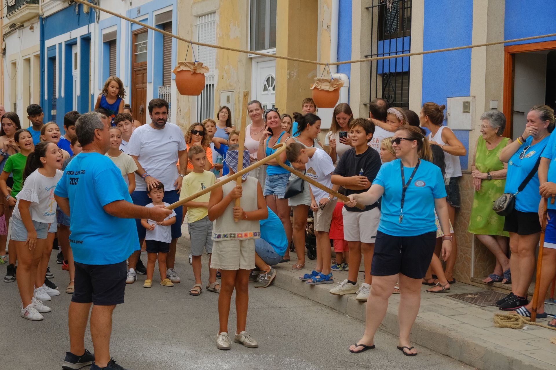El Raval Roig sigue de fiesta: juegos populares y chocolatada