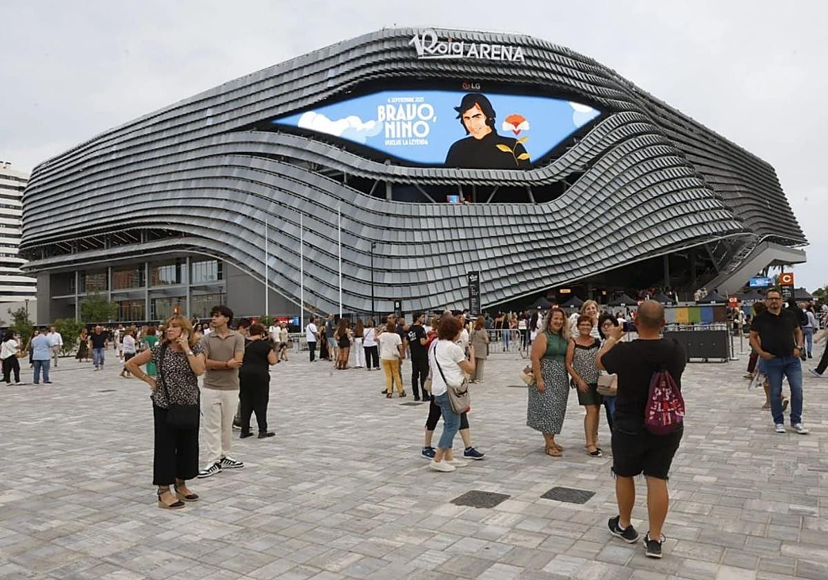 Inmediaciones del Roig Arena este sábado con motivo de su inauguración.