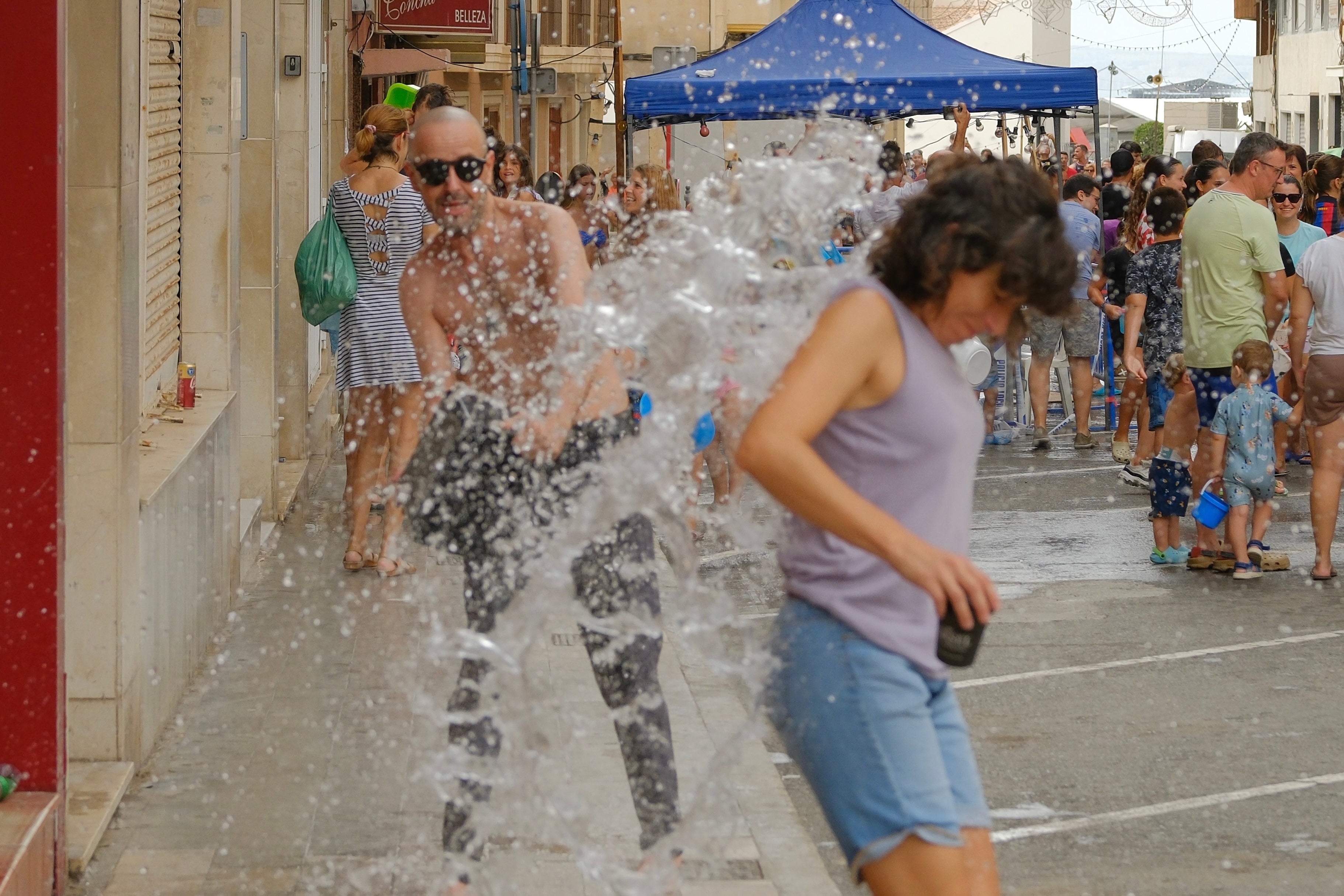 Diversión a cubazos en el Raval Roig