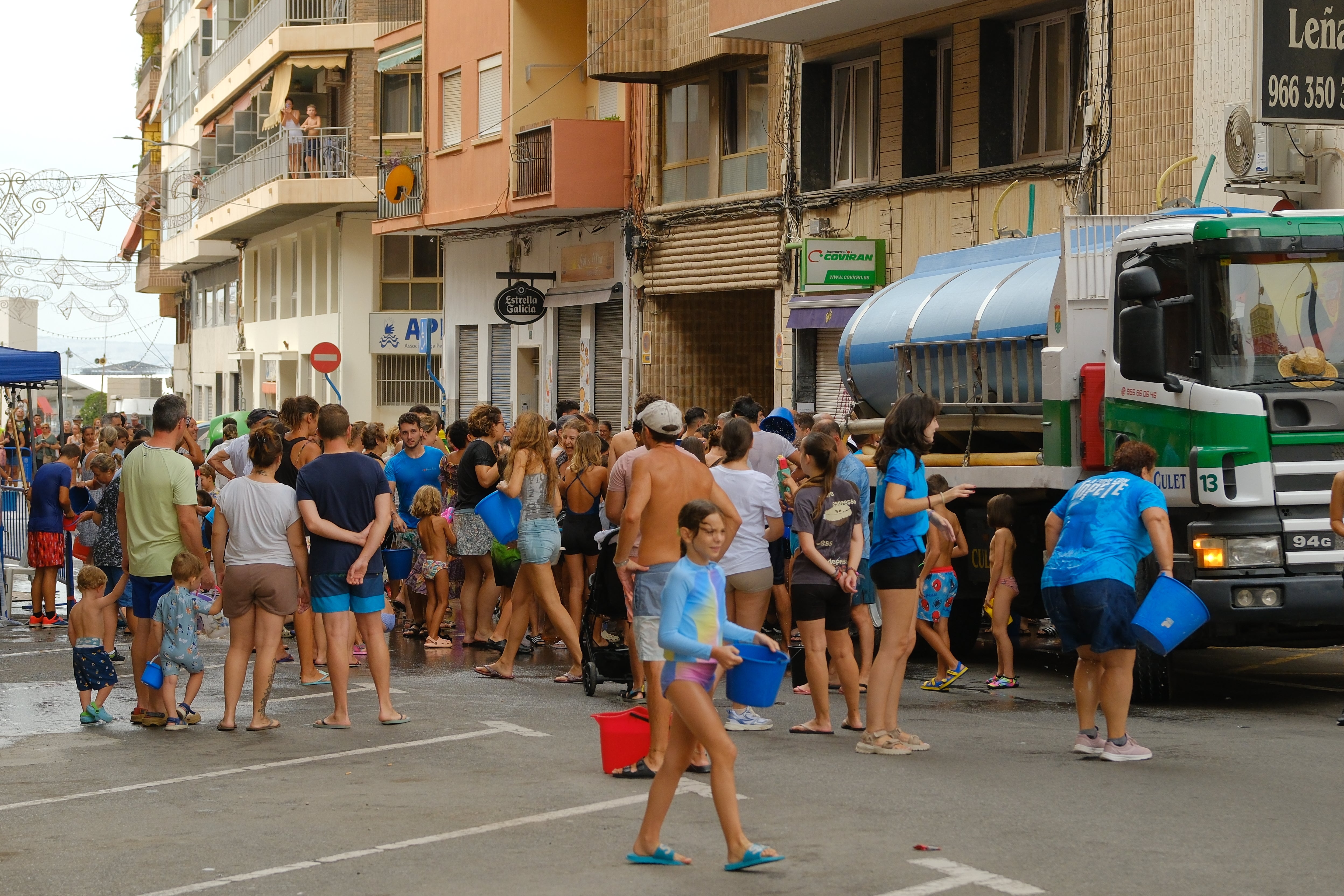 Diversión a cubazos en el Raval Roig
