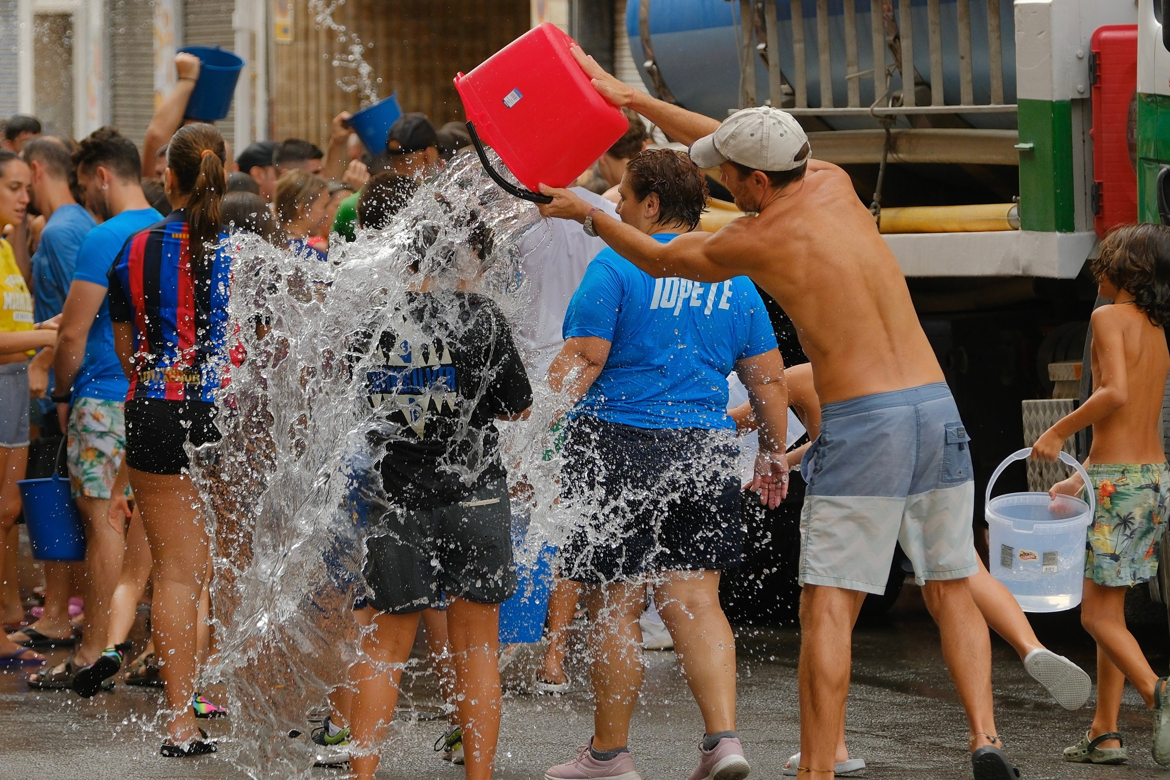 Diversión a cubazos en el Raval Roig